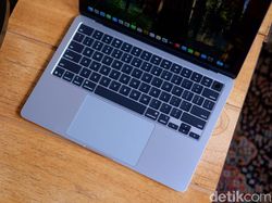 Unboxing MacBook Air M4 Sky Blue: Cantik di Luar, Gahar di Dalam