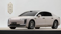 Dari segi performa, Maextro S800 menawarkan akselerasi 0-100 km/jam dalam 4,3 detik (EV dual-motor), 4,7 detik (EREV tri-motor), dan 4,9 detik (EREV dual-motor). Jarak pengereman dari 100 km/jam adalah 34,5 m. Dengan kemudi roda belakang ±12°, mobil ini memiliki radius putar yang sempit hanya 5,05 meter dan sudut crab-walk maksimum 16°. Foto: Carnewschina