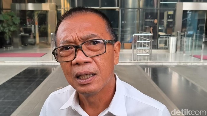 Mantan Dirjen Pembinaan Penempatan Tenaga Kerja dan Perluasan Kesempatan Kerja (Binapenta & PKK) Kementerian Ketenagakerjaan (Kemnaker) tahun 2020-2023, Suhartono selesai diperiksa KPK (Kurniawan/detikcom).