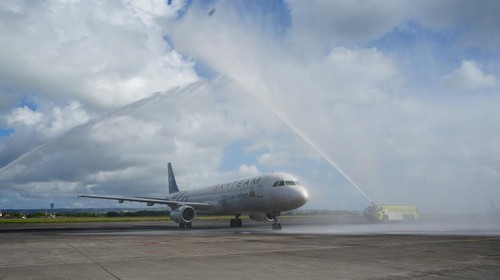 Maskapai Vietnam Airlines mendarat di Bandara I Gusti Ngurah Rai, Bali, pada Minggu (1/6/2025). (Foto: Dok. Humas Bandara I Gusti Ngurah Rai)