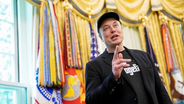U.S. President Donald Trump and Elon Musk attend a press conference in the Oval Office of the White House in Washington, D.C., U.S., May 30, 2025. REUTERS/Nathan Howard