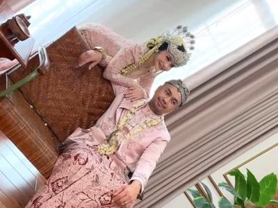 8 Foto Prewedding Mawar AFI & Kevin Wazeng, Berbusana Tradisional Jawa-Sunda