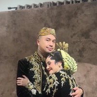 Sebelumnya pada 26 Mei 2025 Mawar membagikan momen dirinya dilamar kekasih di sebuah restoran saat sedang dinner romantis. Doa dan dukungan pun mengalir untuk hubungan Mawar dan Kevin. Keduanya sendiri dikabarkan akan menikah di Amerika Serikat. Foto: Instagram/@mysamawar