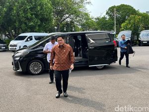 Erick Thohir Ogah Komentar soal Kabar Ray Dalio Batal Masuk Danantara