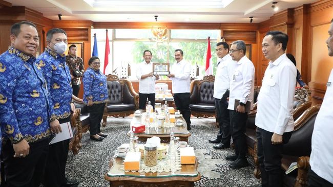 Menteri Dalam Negeri RI (Mendagri) Muhammad Tito Karnavian menerima kunjungan Menteri Imigrasi dan Pemasyarakatan (Imipas) Agus Andrianto di Kantor Pusat Kementerian Dalam Negeri (Kemendagri), Jakarta.