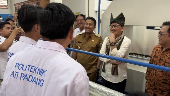 Menteri Perlindungan Pekerja Migran Indonesia (P2MI), Abdul Kadir Karding saat kunjungi Politeknik ATI Padang. (Jeka Kampai/detikSumut)
