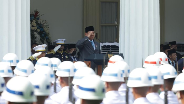 Momen Prabowo-Gibran Ngumpul Bareng Megawati Setelah Upacara Pancasila Presiden Prabowo Subianto (kanan) bersama Wakil Presiden Gibran Rakabuming Raka (kiri), Presiden ke-5 sekaligus Ketua Dewan Pengarah Badan Pengarah Badan Pembina Ideologi Pancasila Megawati Soekarnoputri (kedua kiri) dan Wakil Presiden ke-6 Try Sutrisno (ketiga kiri) mengikuti upacara Hari Lahir Pancasila di Gedung Pancasila, Jakarta, Senin (2/6/2025).