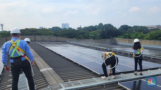 Australian Development Investment meninjau proyek panel surya di Lippo Mall CIkarang