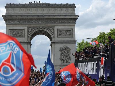 PSG Gelar Parade Juara Liga Champions di Paris