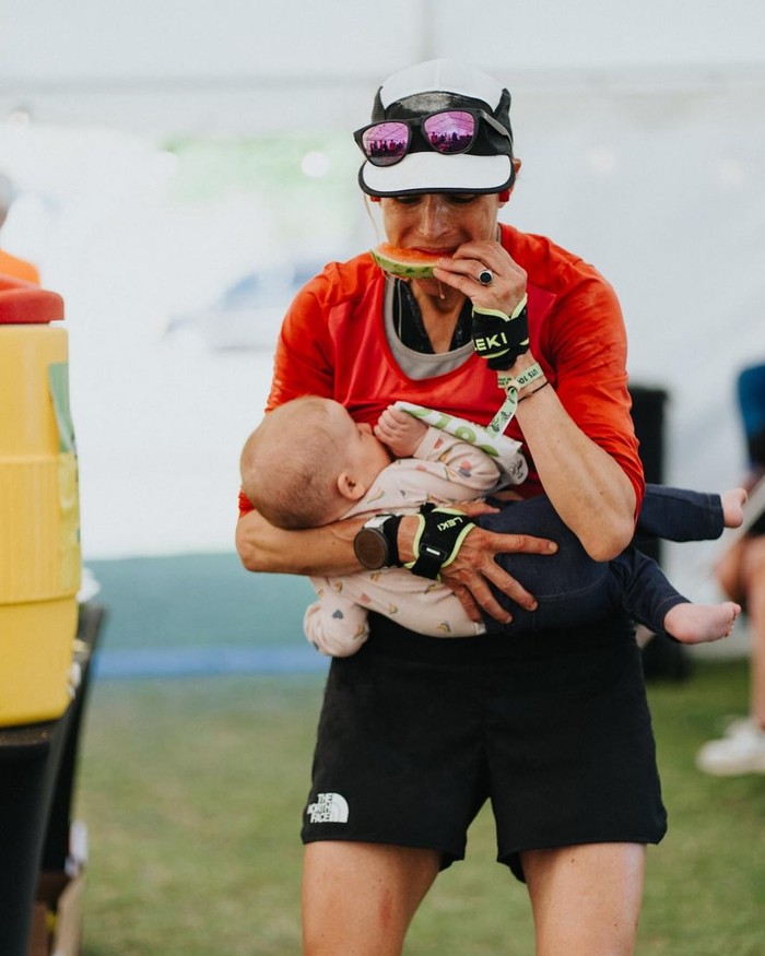 Pelari ultramarathon sambil menyusui Pelari ultramarathon sambil menyusui