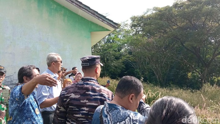 Pemkot Cirebon bersama Forkopimda meninjau keberadaan tambang di Argasunya