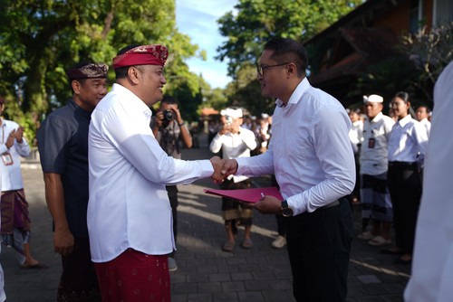 Penyerahan SK Pengangkatan kepada 127 CPNS di Gianyar.