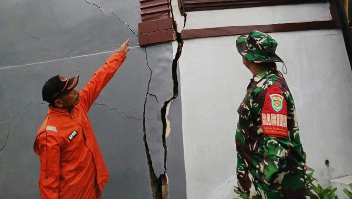 Pergerakan tanah yang terjadi di Ciamis selama musim hujan 2025.