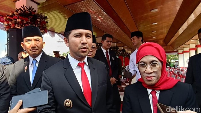 Plt Gubernur Jatim Emil Elestianto Dardak saat berkunjung ke Blitar.