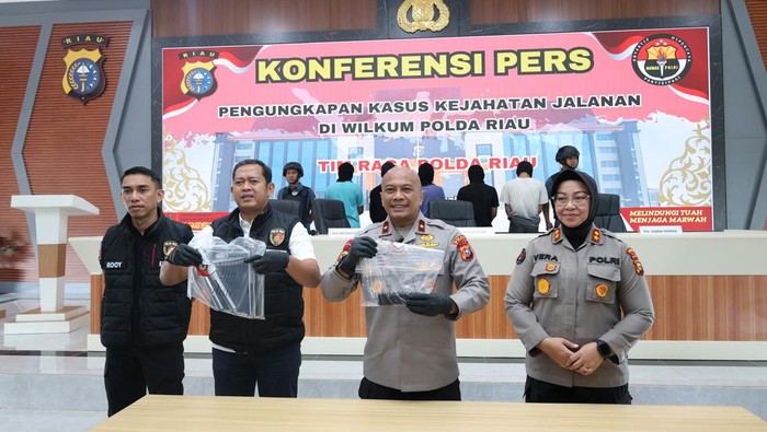 Polda Riau menangkap 8 orang anggota geng motor yang bikin resah di Kota Pekanbaru