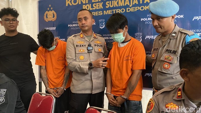 Polisi menangkap duo maling motor di Sukmajaya, Depok.