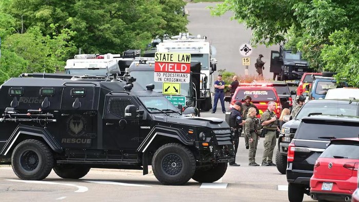 Police gather, after an attack that injured multiple people, in Boulder, Colorado, U.S. June 1, 2025. REUTERS/Mark Makela Purchase Licensing Rights