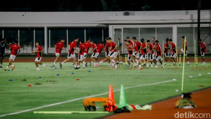 Timnas Indonesia menggelar latihan jelang menghadapi China dalam fase Grup C putaran ketiga Kualifikasi Piala Dunia 2026 zona Asia di Lapangan Madya, Jakarta, Senin (2/6/2025).