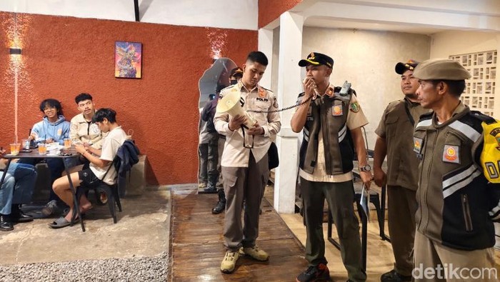 Razia jam malam di Sukabumi