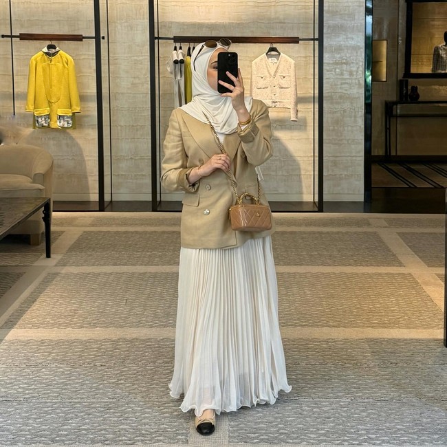 Rima Edbouche adalah wanita berdarah Maroko yang dinikahi Ousmane pada 2022. Pernikahan mereka yang dilangsungkan secara Islam dengan adat tradisional Maroko sempat diperbincangkan. Foto: Instagram @razalae_