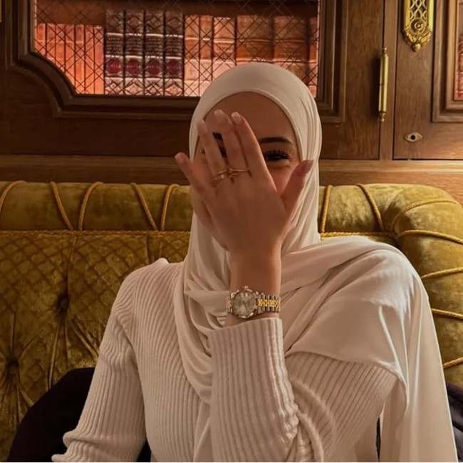 Rima dan Ousmane Dembele diketahui memiliki seorang anak. Namun keduanya memilih untuk melindungi privasi sang putri bahkan namanya sampai saat ini belum diketahui. Foto: Instagram @razalae_