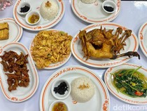 RM Tjap Ajam 38: Gurih Legit Ayam Kampung Goreng Plus Cocolan Bumbu Hitam