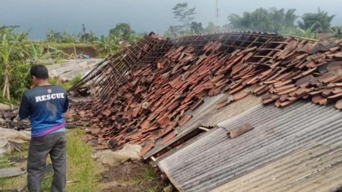 Rumah di Ciamis rusak diterjang puting beliung