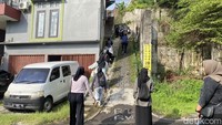 Aktivitas menyusuri gang-gang sempit di tengah Kota Semarang menjadi tren. Kontur yang naik-turun membuat aktivitas ini semakin menyenangkan