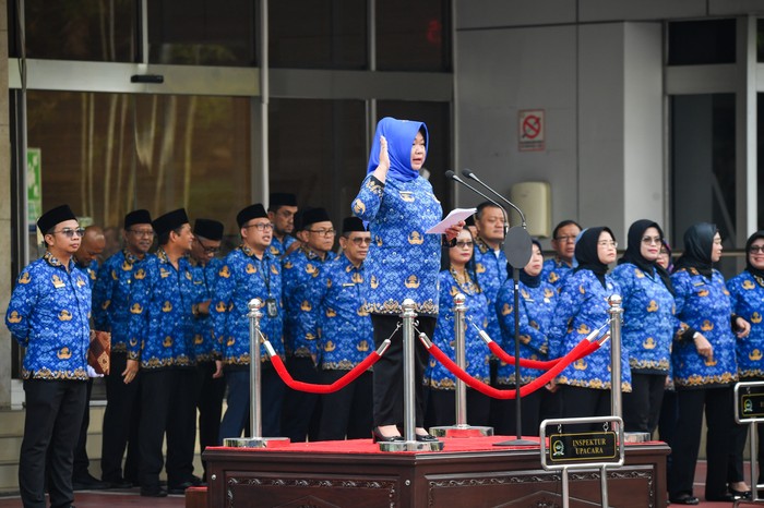 Sekretaris Jenderal MPR RI Siti Fauziah menjadi Pembina Upacara dalam Peringatan Hari Lahir Pancasila 1 Juni di Halaman Gedung Sekretariat Jenderal DPR-RI, Komplek Parlemen Senayan, Jakarta.