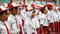 Selain upacara, sekolah juga menggelar sejumlah kegiatan edukatif lainnya untuk menumbuhkan semangat nasionalisme. Di antaranya lomba membuat poster bertema Pancasila, membaca puisi perjuangan, dan pemutaran film dokumenter sejarah bangsa.  