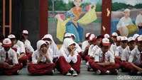 Guru-guru memanfaatkan kesempatan ini untuk memberikan pemahaman bahwa Pancasila bukan hanya hafalan, tapi juga pedoman hidup sehari-hari. Sikap gotong royong, toleransi, dan rasa hormat terhadap sesama ditekankan dalam setiap aktivitas.  