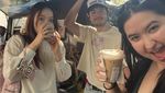 Stephanie Poetri Doyan Ngopi Bareng Teman dan Suaminya