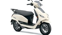 Suzuki e-Access mengusung tampilan khas skuter matik India. Kendaraan tersebut punya dimensi kompak, namun gemuk di bagian belakang. Selain itu, mukanya dirancang bermoncong dengan sepasang roda berukuran mungil. Foto: Doc. Suzuki India.