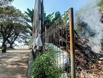Kesal Tetangga Suka Bakar Sampah, Warga Purworejo Beri Sentilan