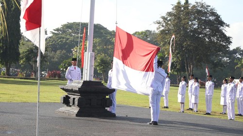 Upacara peringatan Hari Lahir Pancasila di Lapangan Niti Mandala Renon, Denpasar, Senin (2/6/2025). (Dok. Polda Bali)