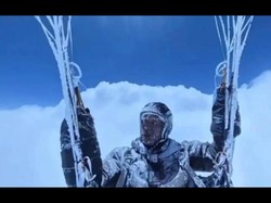 Video Viral Terbang Pakai Paralayang Sampai ke Awan, Diduga AI