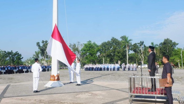 Wabup Muaro Jambi saat jadi Inspektur Upacara Hari Lahir Pancasila