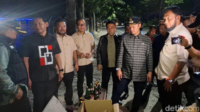 Wali Kota Agung Nugroho dan DPRD Pekanbaru melakukan sidak warung remang-remang di Jalan SM Amin. (Raja Adil Siregar/detikSumut)