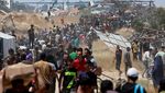 Warga Palestina Terima Bantuan Saat Serangan Israel Terus Berlanjut