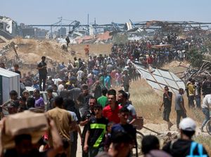 Israel Tembaki Kerumunan Warga Antre Bantuan Makanan di Gaza, 59 Orang Tewas