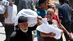 Warga Palestina Terima Bantuan Saat Serangan Israel Terus Berlanjut