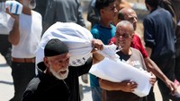 Israel mengatakan operasi militernya hanya menargetkan militan yang dipimpin Hamas dan menuduh mereka menggunakan warga sipil sebagai perlindungan, yang mereka bantah. Foto: REUTERS/Ramadan Abed