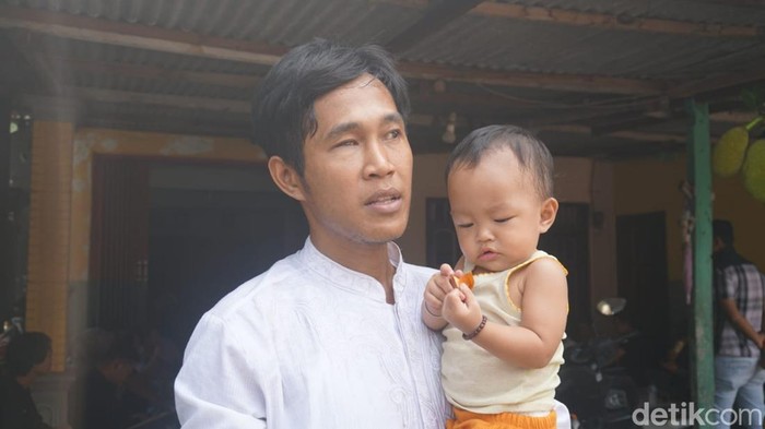 Yusuf dan Zafa putrinya. Kini Yusuf memutuskan melanjutkan hidup tidak lagi tinggal di kolong jembatan.