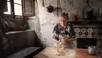 Foto pembuatan pasta rumahan ini berhasil memenangkan kategori ‘Food in Action’. Foto ini diambil oleh Diego Marinelli di Italia. Foto: Boredpanda