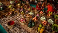 Terakhir ada foto yang memenangkan kategori juara favorit yaitu menu persembahan di agama Buddha. Diambil oleh Ryan Kost asal Amerika.  Foto: Boredpanda