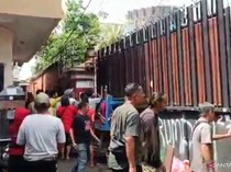 Pedagang dan Sekuriti TMII Bentrok gegara Larangan Jualan, Bakal Dimediasi