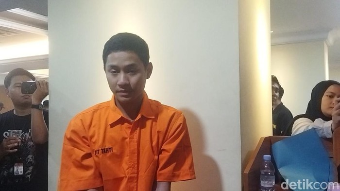Andreas, pembunuh bos sembako di Bekasi kini berbaju tahanan.