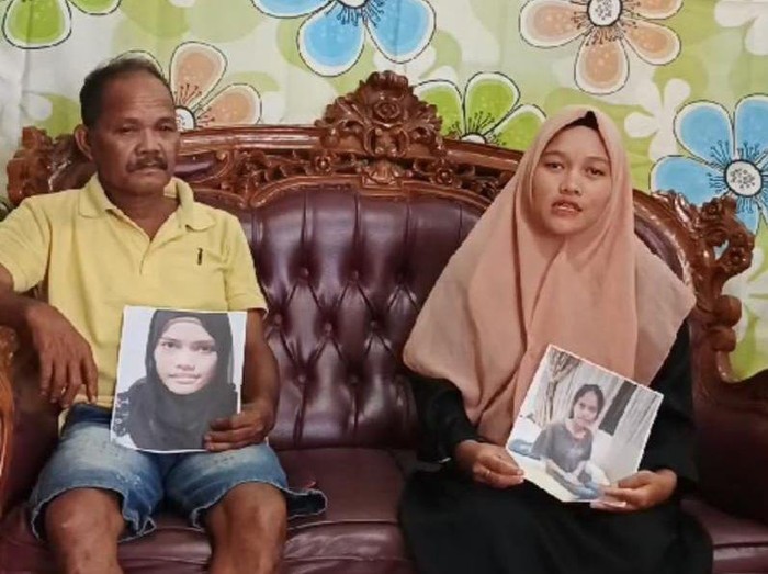 Ayah di Kubu Raya menunjukkan foto Isahbella yang sempat dianggap meninggal di Malaysia