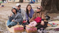 Ayu Ting Ting mengunggah kenangan dirinya bersama keluarga saat liburan Jepang. Foto: instagram Ayu Ting Ting