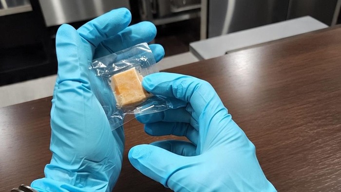Barang bukti sabu seberat 1,12 gram disita dari PNS di Seram Bagian Barat.